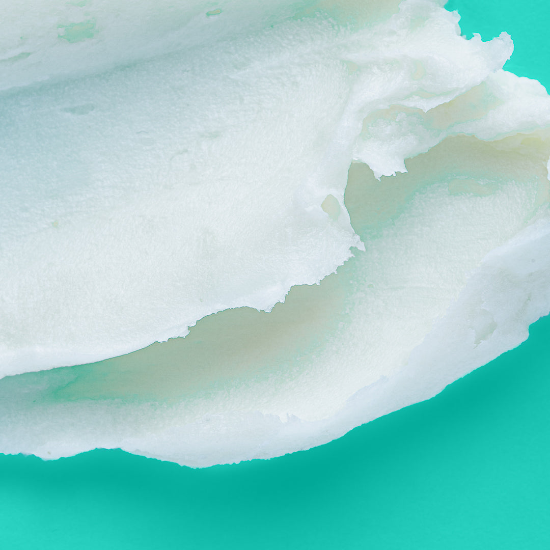 Omri multi-baume reconfortant baume SOS multi usage universel karite vanille huile de coco huile de chanvre huiles essentielles mandarine CBD legal % remede naturel efficace reparateur apaisant protecteur visage corps cheveux ongles soleil rasage cicatrices irritations secheresse crevasses eczema psoriasis sent bon texture beurree fondante peau souple repulpee odeur regressive beaute holistique